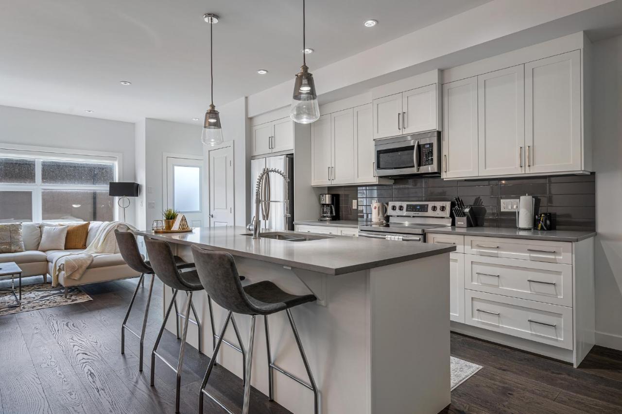 Contemporary Luxury 4 Bedroom House Near Downtown Calgary Ngoại thất bức ảnh