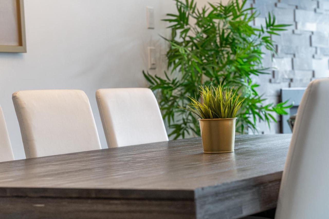 Contemporary Luxury 4 Bedroom House Near Downtown Calgary Ngoại thất bức ảnh