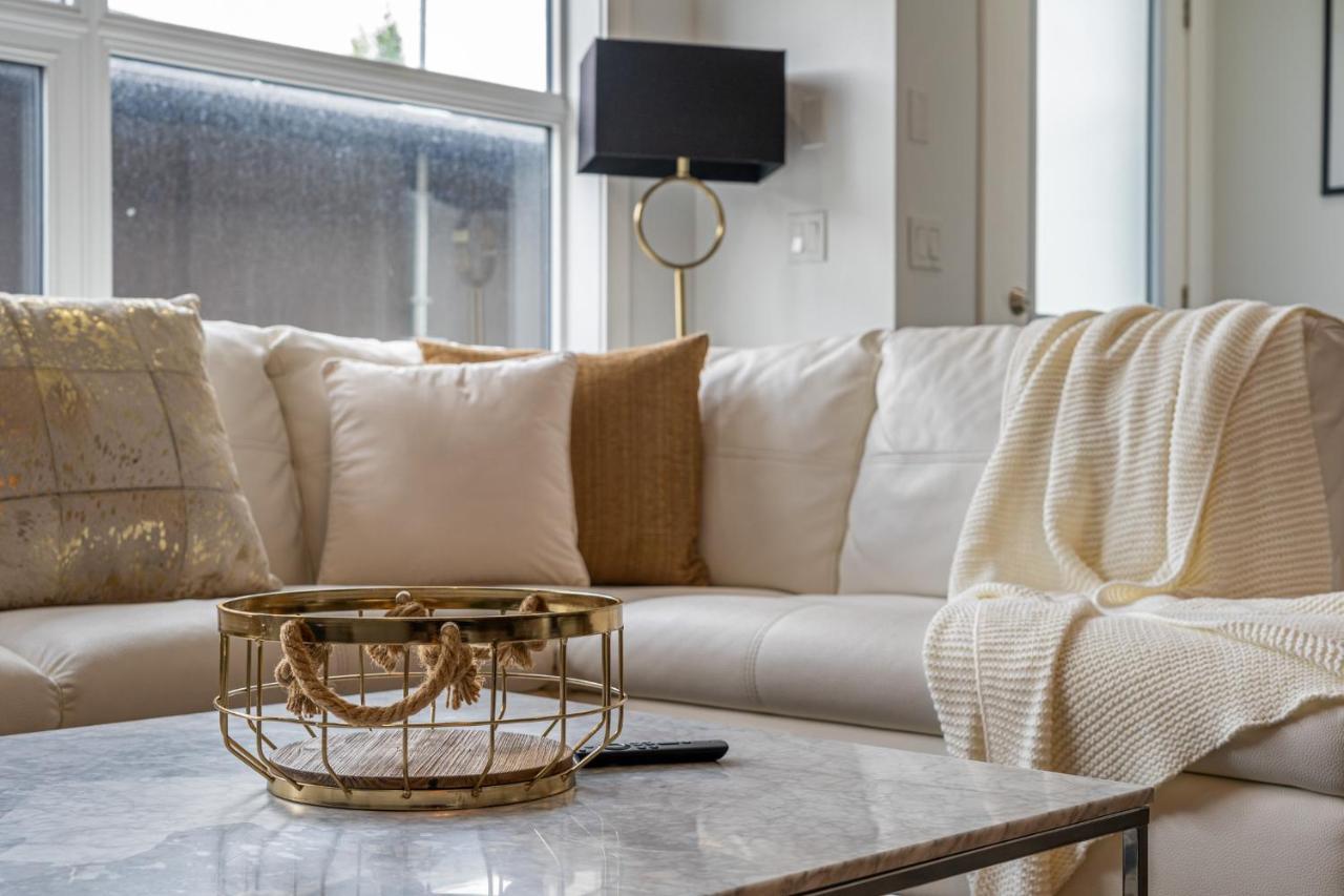 Contemporary Luxury 4 Bedroom House Near Downtown Calgary Ngoại thất bức ảnh