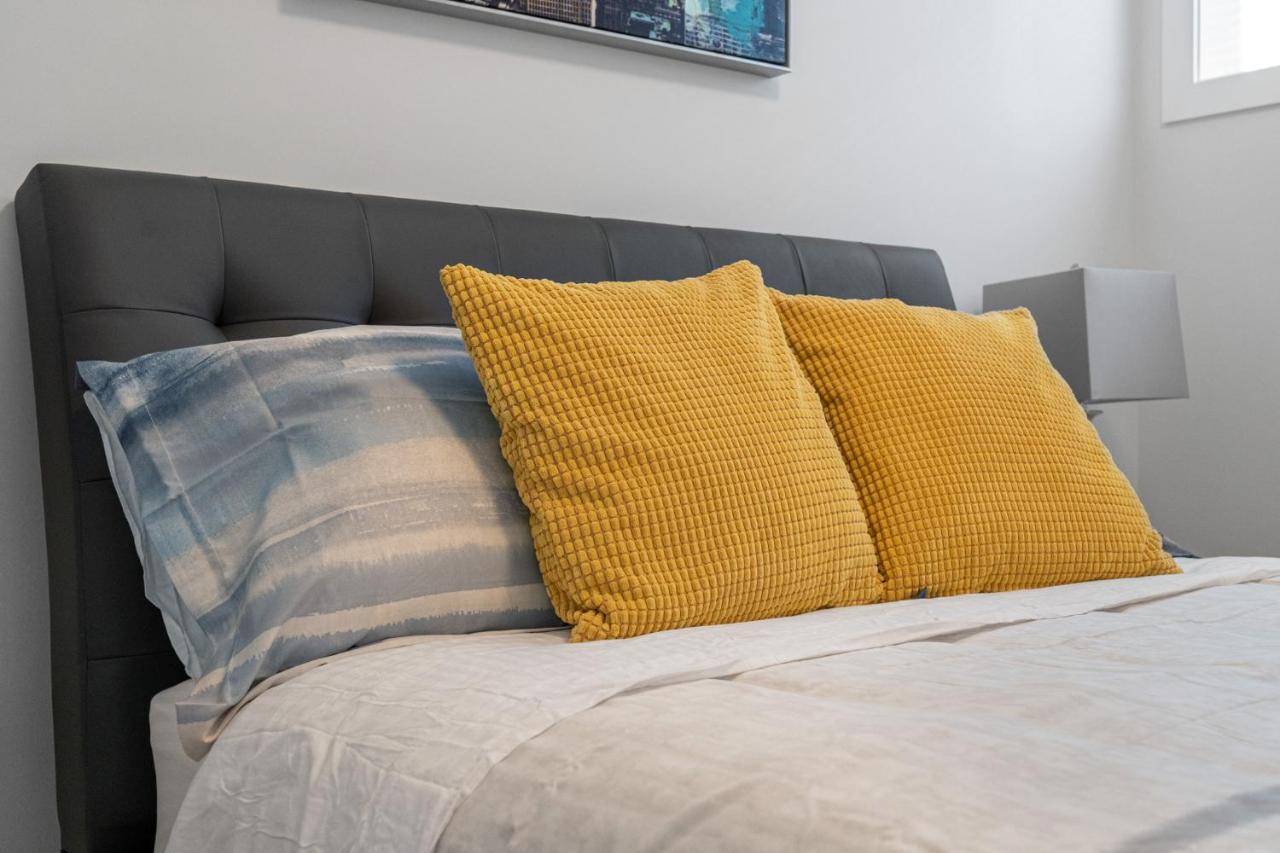 Contemporary Luxury 4 Bedroom House Near Downtown Calgary Ngoại thất bức ảnh