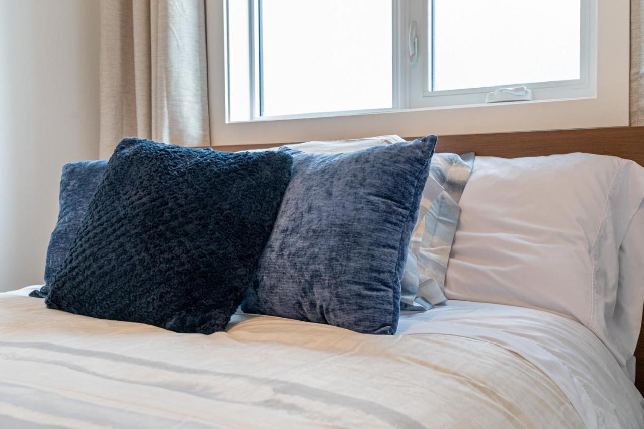 Contemporary Luxury 4 Bedroom House Near Downtown Calgary Ngoại thất bức ảnh