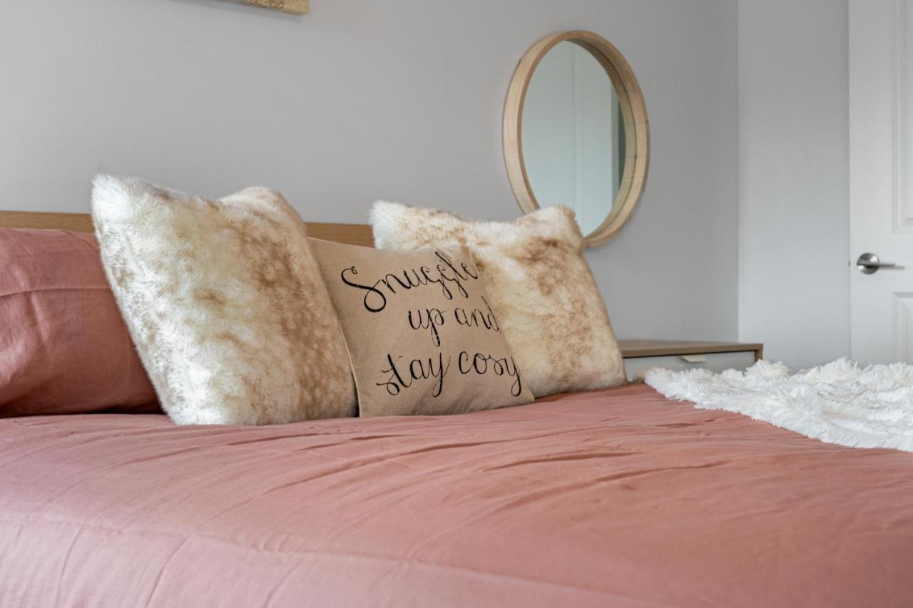 Contemporary Luxury 4 Bedroom House Near Downtown Calgary Ngoại thất bức ảnh