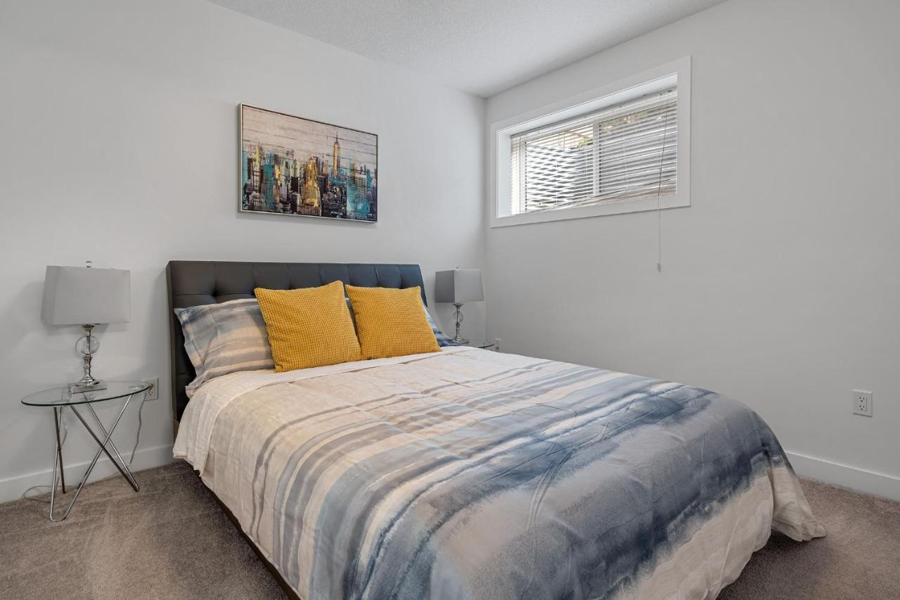 Contemporary Luxury 4 Bedroom House Near Downtown Calgary Ngoại thất bức ảnh