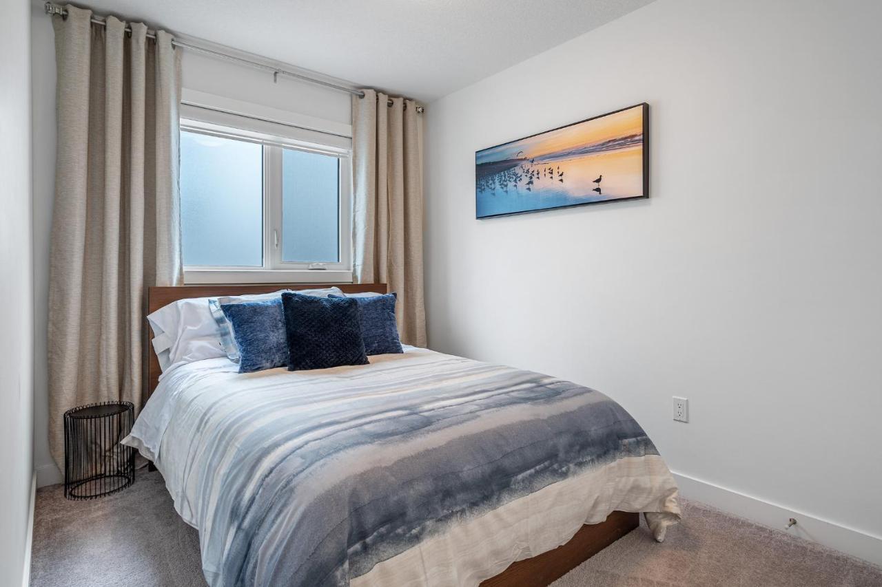Contemporary Luxury 4 Bedroom House Near Downtown Calgary Ngoại thất bức ảnh