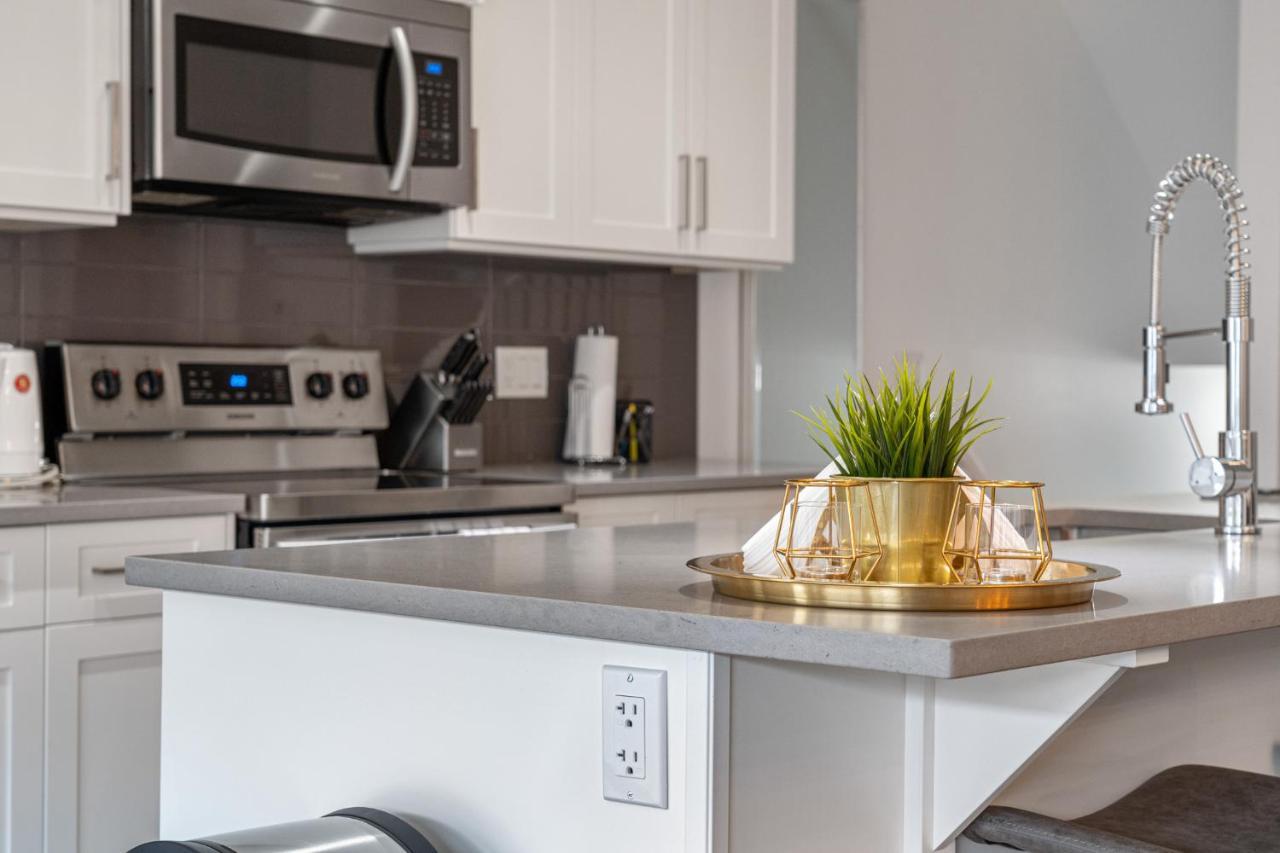 Contemporary Luxury 4 Bedroom House Near Downtown Calgary Ngoại thất bức ảnh